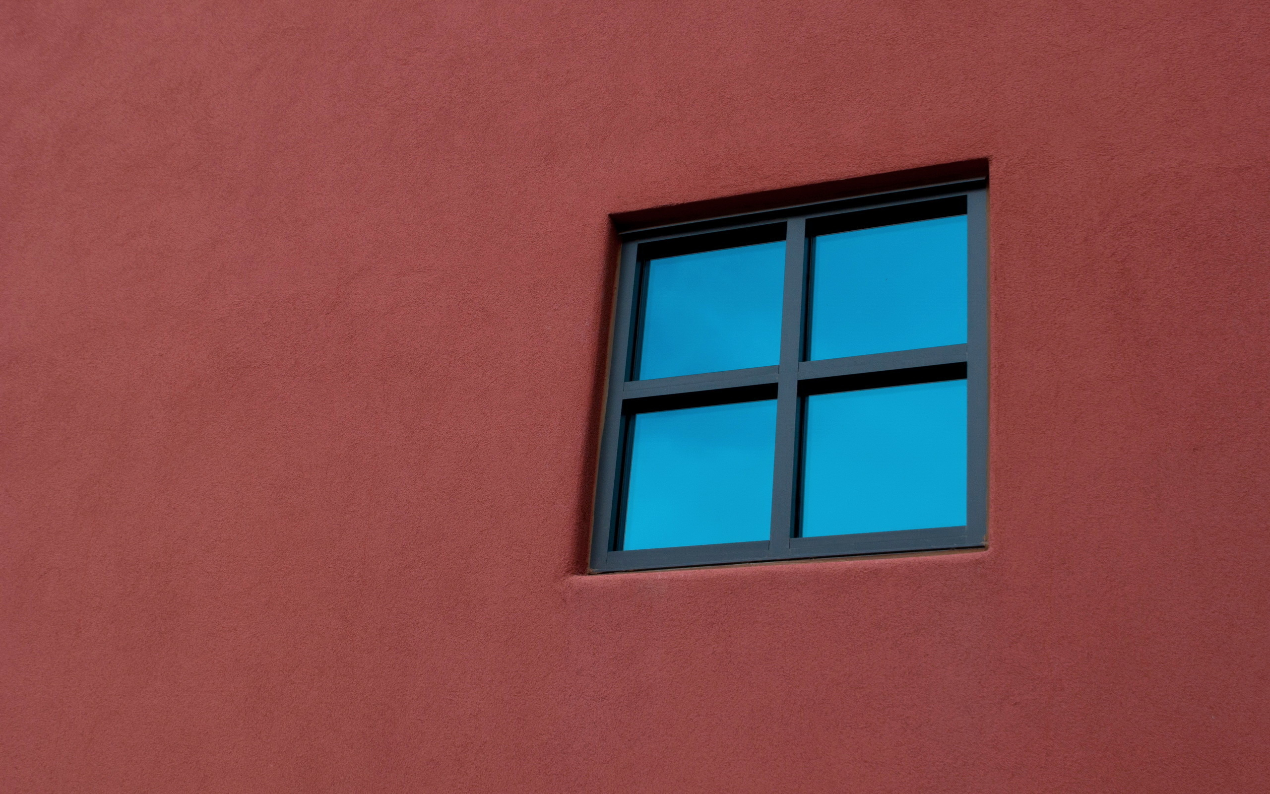 Окна минимализм. У окна. Фон окно. Окно Минимализм. Стена с окном.